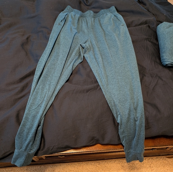 Brooks Luxe Sweat Set - Picture 6 of 9